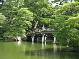 pont bassin Imperial Palace gardens